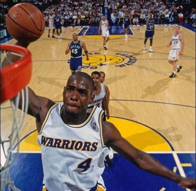 曼联冬窗寻找中场，瞄准加拉格尔欲低成本补强（曼联冬窗补强中场，加拉格尔成低价目标）