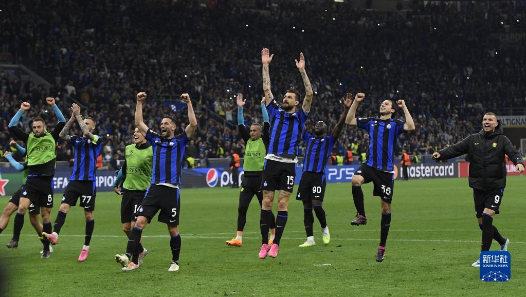 雷迪克启用双向合同后卫招致惨败 湖人需要佩总再度完成神奇操作（雷迪克启用双向后卫酿惨败 湖人亟需佩总再施神操作）