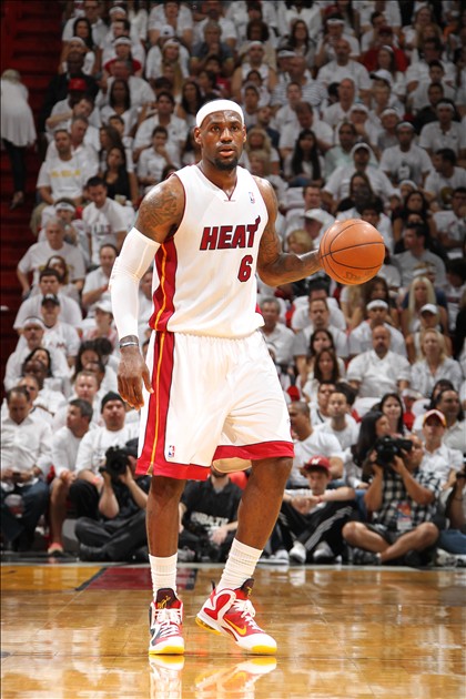 形势不妙！雄鹿近16战13败，落后附加赛区2.5个胜场（局势危急！雄鹿最近16场仅3胜，距附加赛区还差2.5个胜场）