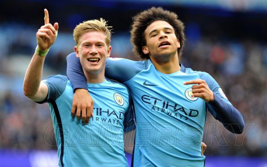 有父亲的风范吗？梅西小儿子西罗在迈阿密U8比赛中任意球破门（梅西幼子西罗迈阿密U8赛任意球破门，被指颇有父亲风采）