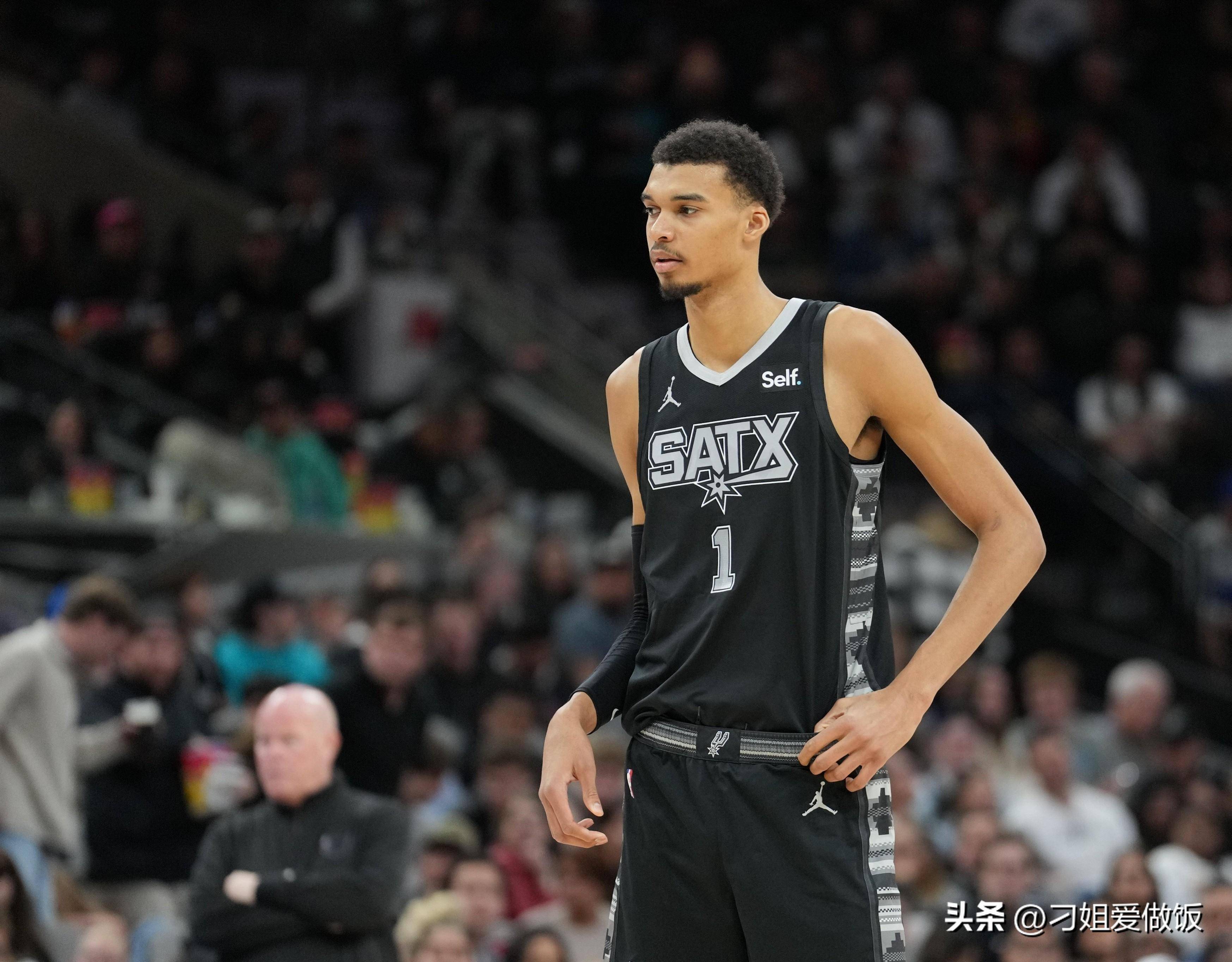 意媒：那不勒斯希望1月从曼联租借梅努，罗马加入竞争（意媒：那不勒斯拟一月向曼联租借梅努，罗马亦加入争夺）