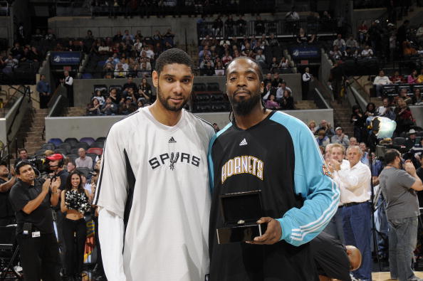 打替补憋着劲！陈盈骏半场7中6高效轰下13分1助2断 半场压哨跳投（替补出战火力全开！陈盈骏半场7投6中高效拿下13分1助攻2抢断，半场压哨跳投）