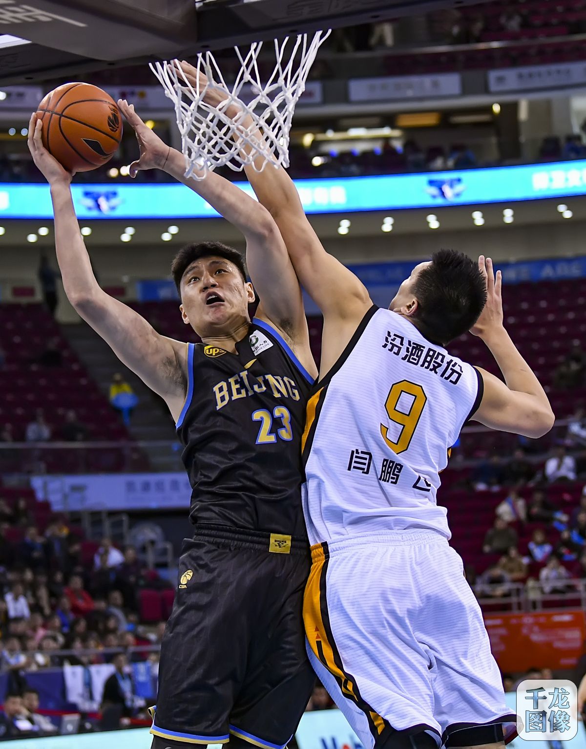 斯普利特：比赛节奏对杨瀚森来说有点快，克林根篮板护框更好（斯普利特：杨瀚森对快节奏略显吃力，克林根在篮板与护框更出色）