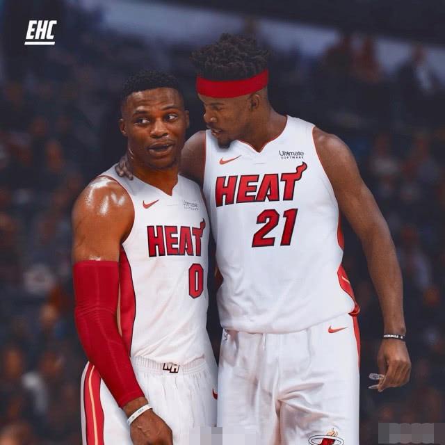 享受圣诞假期！李凯尔更新社媒 晒与家人们的圣诞合照（李凯尔社媒晒与家人圣诞合影，尽享假期温馨时刻）