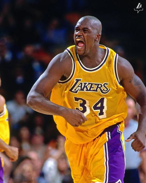 中国足协新规影响中超亚冠竞争，女足面临资金压力，外援政策收紧，挑战加剧。（足协新政波及中超亚冠竞争，女足资金承压，外援趋严，挑战升级）