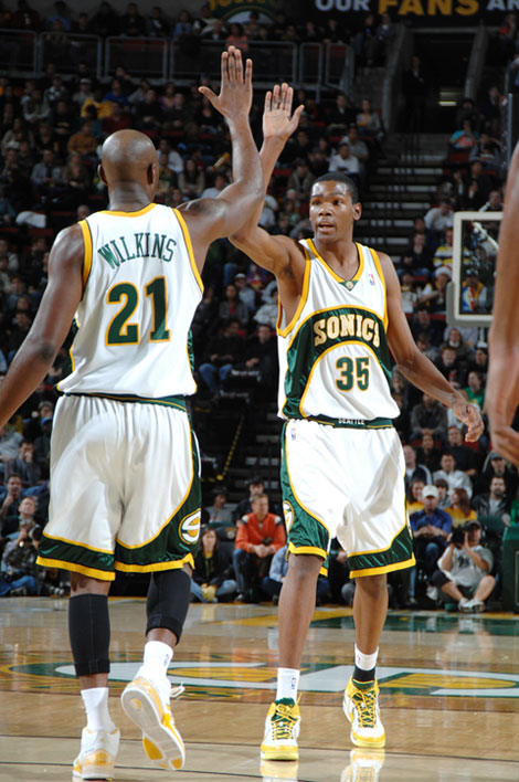 广东豪取12连胜（广东迎来12连胜）