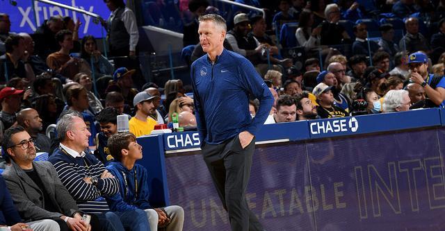 NBA官方：乌度卡因公开批评裁判被罚款25000美元（因公开批评裁判，乌度卡被NBA处以2.5万美元罚款）