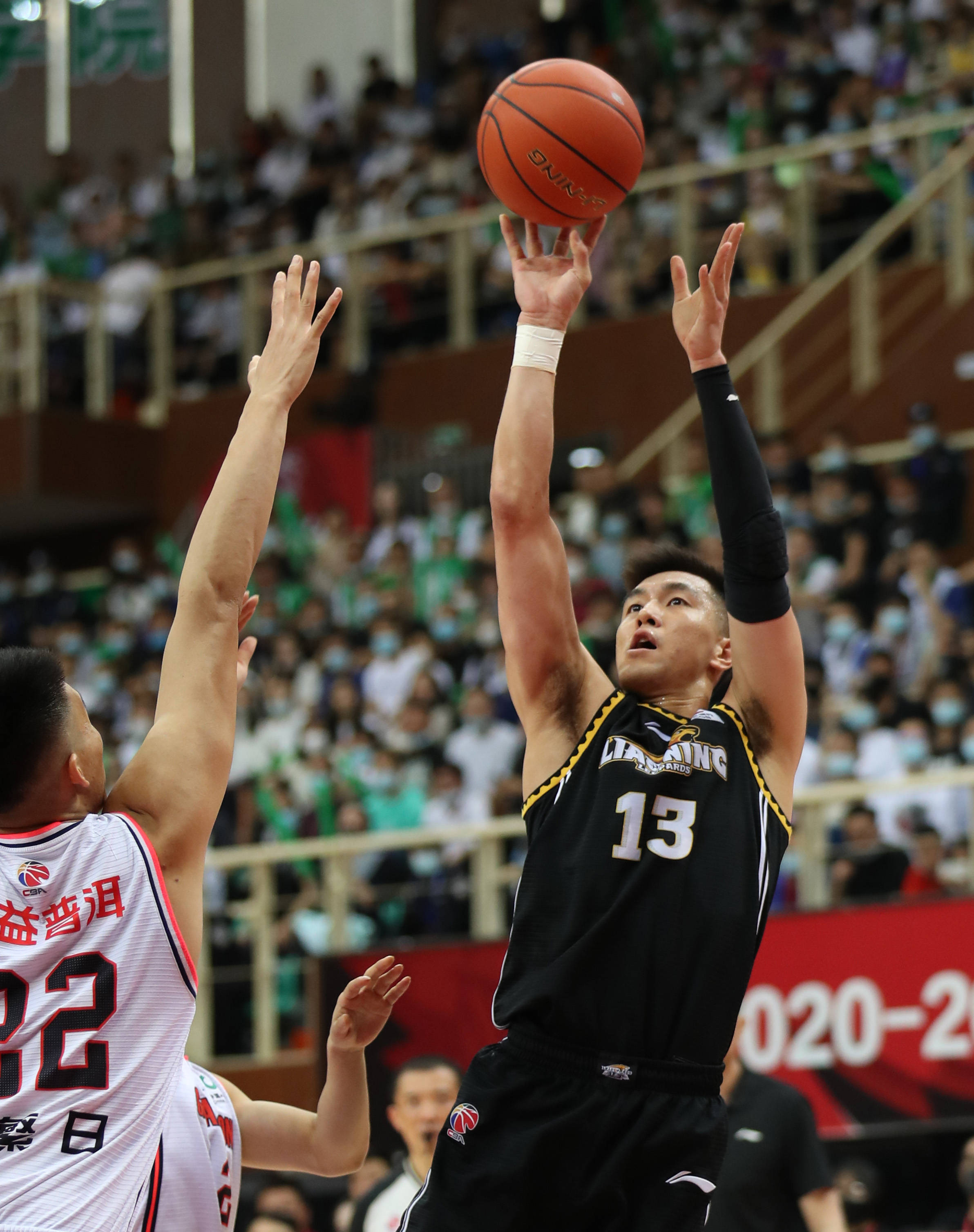 跟队：邓弗里斯脚踝疼痛未消除，可能告别2025年剩余比赛（队记：邓弗里斯脚踝伤势未愈，或缺席2025年余下赛程）