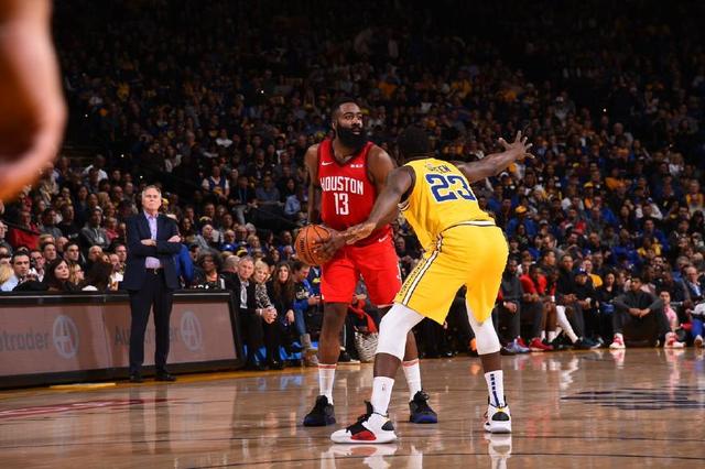 皇马连续三轮平局遇危机！西甲第19轮提前上演，白衣军团能否止住颓势？（皇马三连平陷入低谷？西甲第19轮提前打响，白衣军团能否扭转颓势）