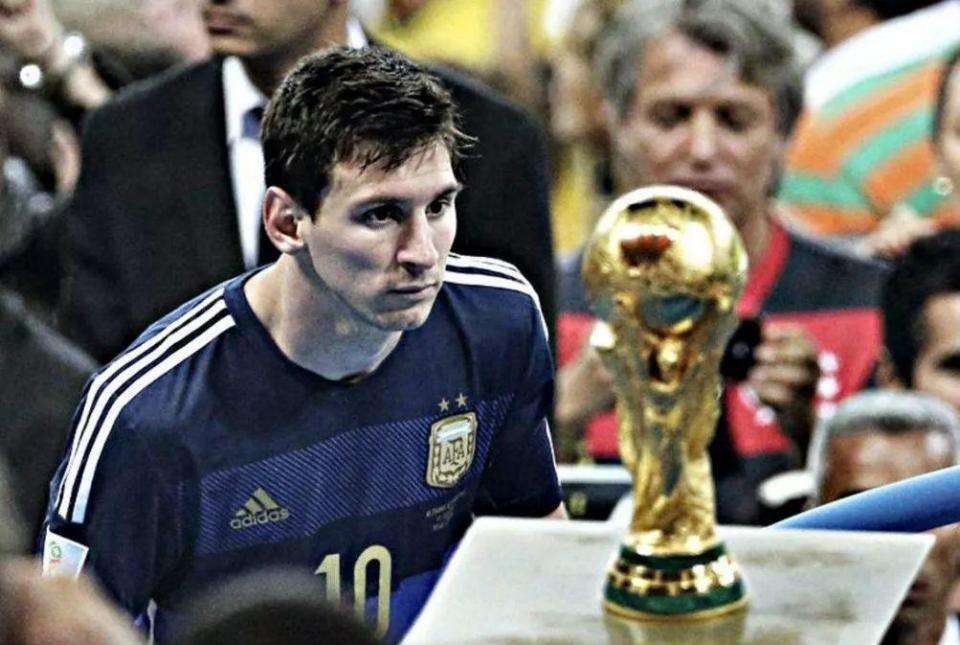 恩比德、马克西、乔治同时出场时76人0胜3负，没乔治5胜2负（76人三巨头同场0胜3负，乔治缺阵时反倒5胜2负）