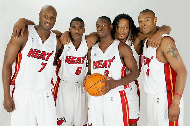 越南女足遭遇离谱误判，东南运决赛点球不敌菲律宾遗憾丢冠（争议判罚成转折，越南女足东南运决赛点球负菲律宾痛失桂冠）