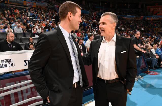 颜骏凌：武磊赛前对球队做了动员，我们争冠经验丰富没有包袱（颜骏凌：武磊赛前鼓舞全队，我们争冠经验足、轻装上阵）