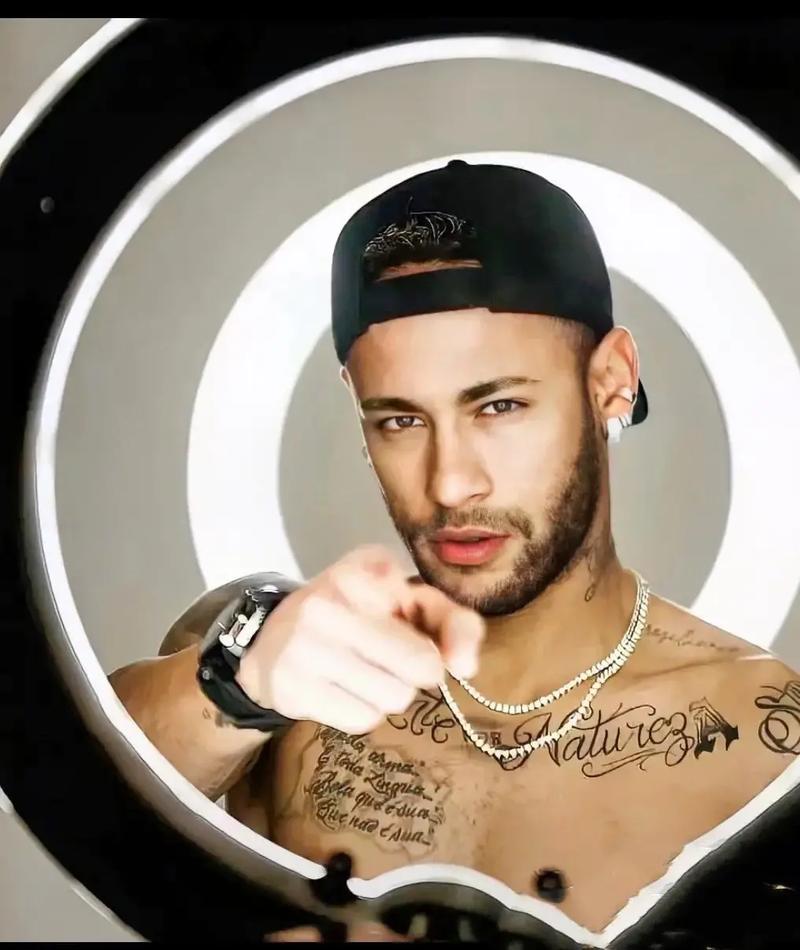 外媒：马赛和国米争18岁中卫布拉尼米尔，哈伊杜克要价600万欧（哈伊杜克为18岁中卫布拉尼米尔标价600万欧，马赛与国米展开争夺）