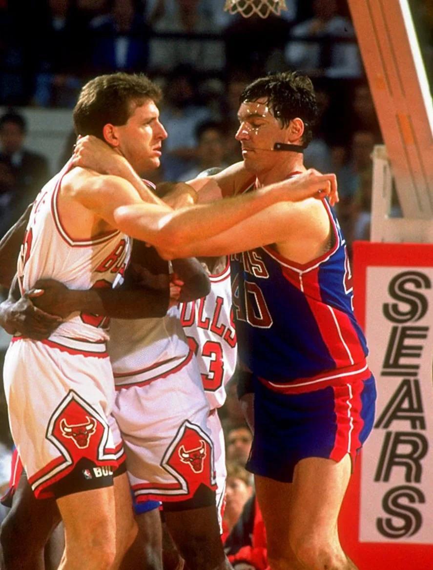 波兰媒体：莱万妻子经常分享跳交际舞的视频，引发了夫妻争吵（波媒称：莱万妻子频晒交际舞视频，夫妻因此起争执）