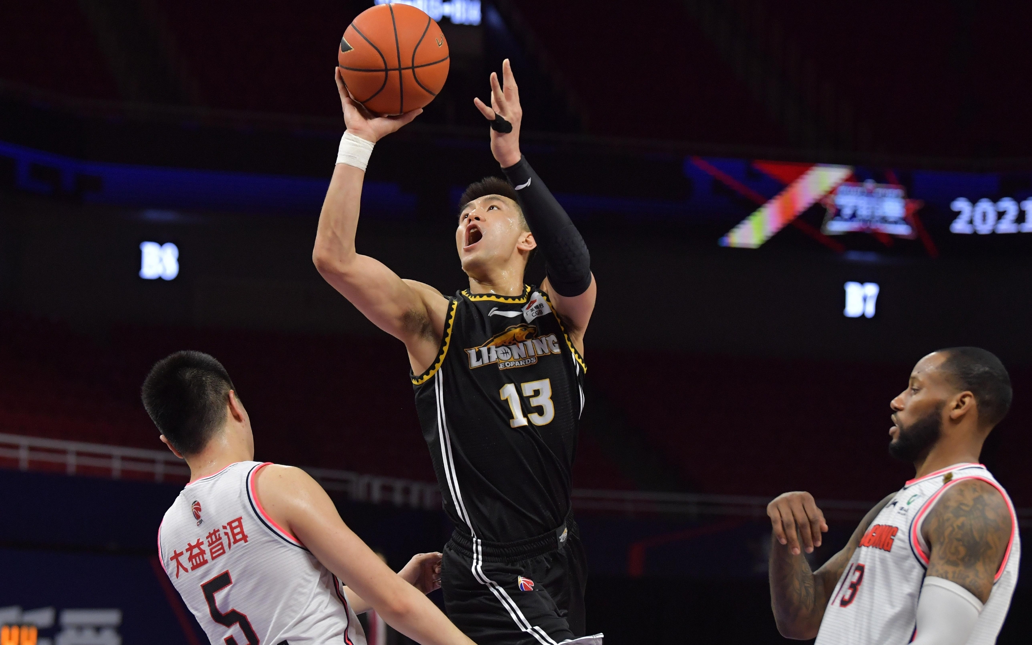 表现不稳，世体：巴萨对巴尔德和孔德当前展现的水平感到担忧（状态起伏，世体：巴萨担忧巴尔德与孔德当下的竞技水平）