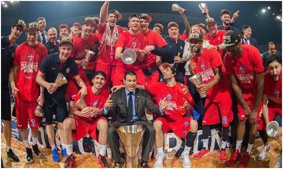 吉鲁帽子戏法助阿森纳3-0胜奥林匹亚科斯晋级欧冠16强（吉鲁上演帽子戏法，阿森纳3-0击败奥林匹亚科斯挺进欧冠16强）