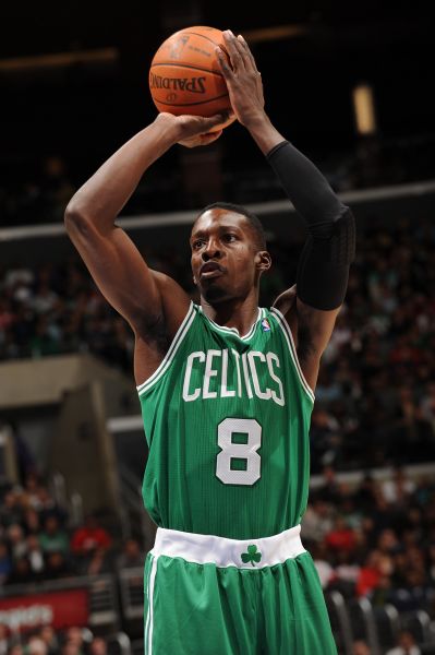 雷狼战裁判报告：漏吹多尔特违例，华子盖帽+抢断SGA无犯规（雷霆-森林狼赛后裁判报告：漏判多尔特违例，华子对SGA的封盖与抢断属合法防守）