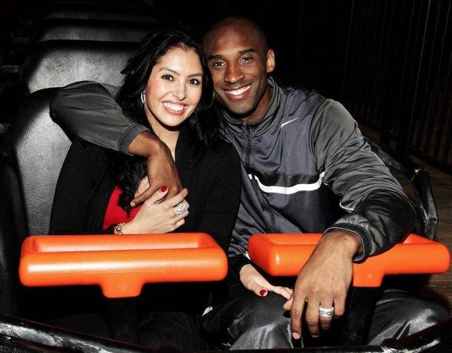 感谢俱乐部，U16国少球员身穿各自俱乐部训练服拍摄全家福（致谢各俱乐部，U16国少球员穿本队训练服拍全家福）