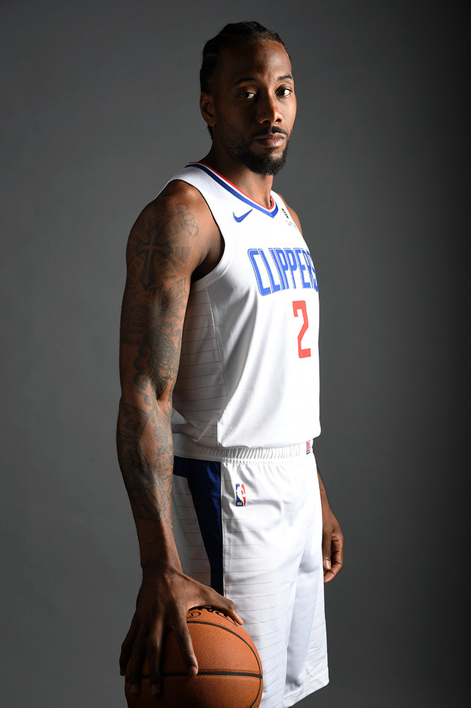 融于池畔，简于形制；瑞典高尔夫球场度假木屋设计（依水相融，形制极简：瑞典高尔夫球场度假木屋设计）