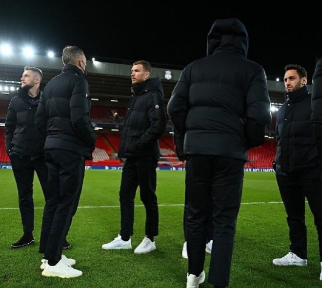 扎戈：托蒂睡觉打呼噜还说梦话；吐西蒙尼口水是因他故意挑衅（扎戈爆料：托蒂睡觉会打呼也会说梦话；向西蒙尼吐口水因其刻意挑衅）