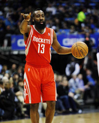 怀特发挥神勇，20中5高效输出15分5板7助（怀特状态爆棚，20投仅5中仍贡献15分5板7助攻）