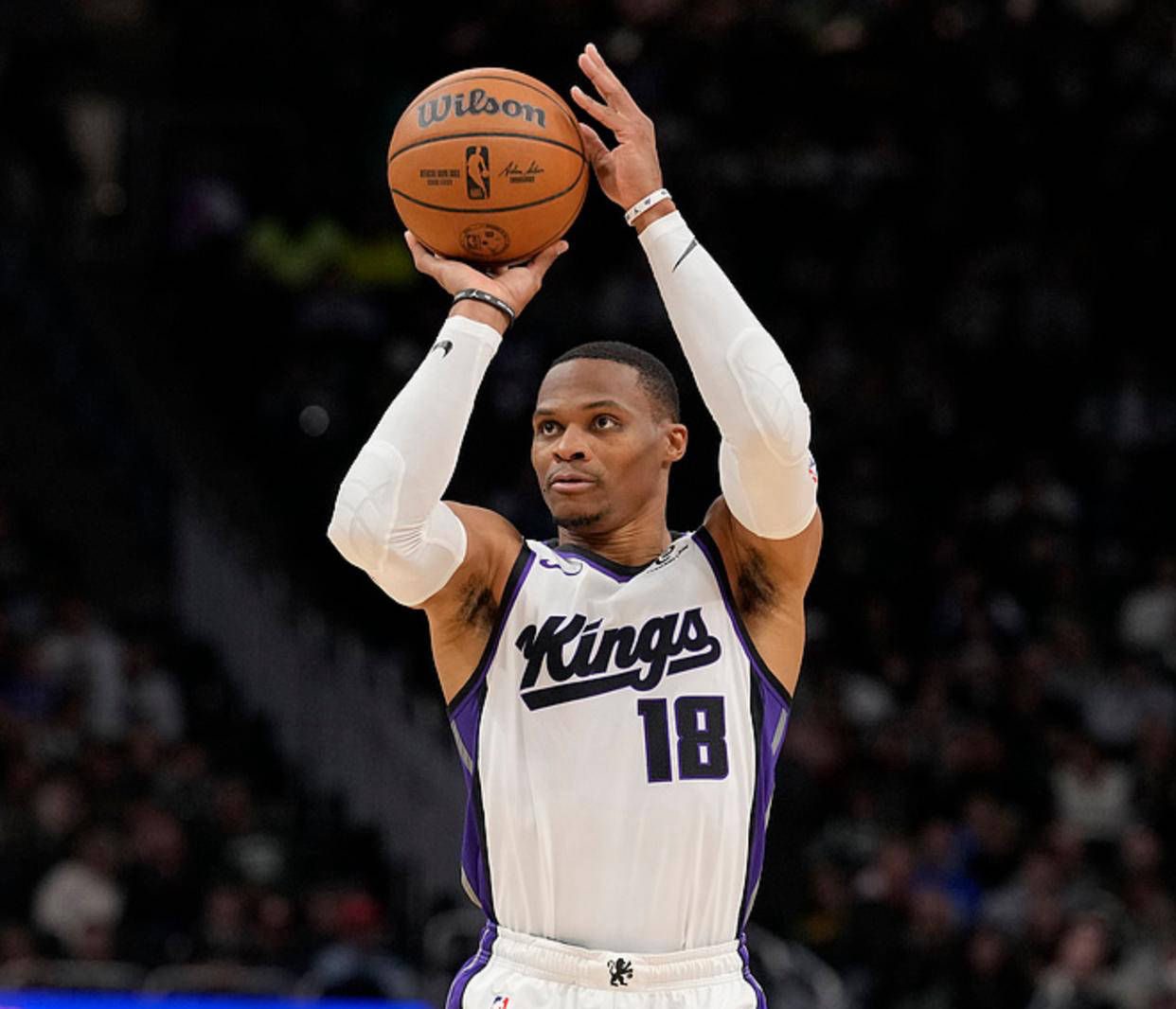 詹姆斯本场正负值-33，圣诞大战历史第二低仅次于邓肯-34（詹姆斯此战正负值-33，圣诞赛史第二低，仅逊邓肯-34）