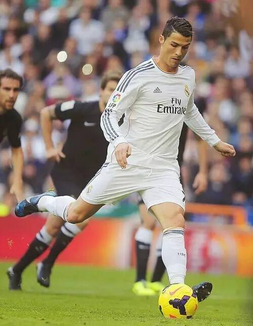 莱万传记作者：拉波尔塔承认，哈维的离开实际上拯救了莱万（传记作者：拉波尔塔坦言哈维离任实则拯救了莱万）