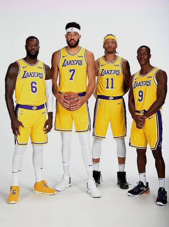 记者：上海队的防守资源有限 场上摆着的基本都是攻强守弱的球员（记者：上海队防守人手紧张，场上主力普遍攻强守弱）