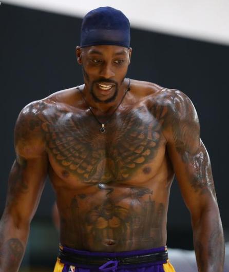 备战秋冬高尔夫：你的保暖防风战袍准备好了吗？（秋冬高尔夫来袭：你的保暖防风装备到位了吗？）